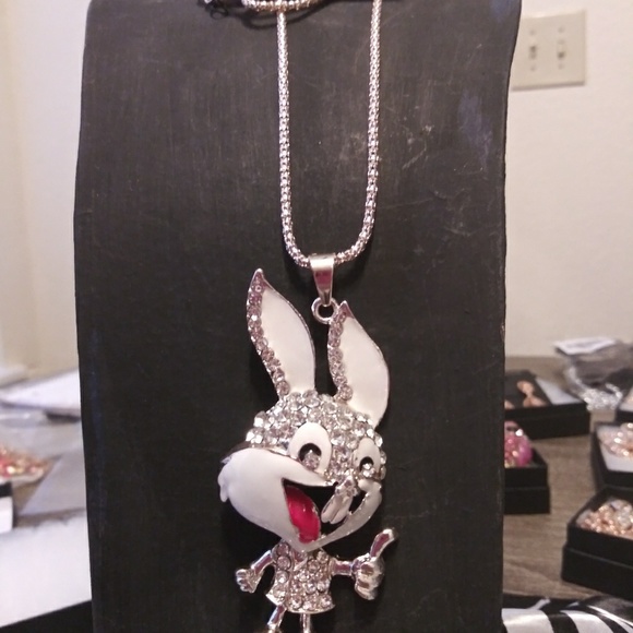 Betsey Johnson Bugs Bunny Necklace - Picture 3 of 3